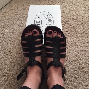 Steve Madden sandals🔴